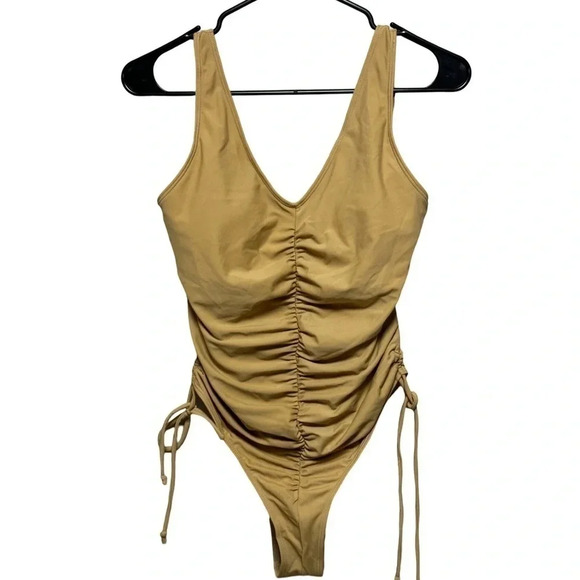 Swimsuit - Picture 1 of 7